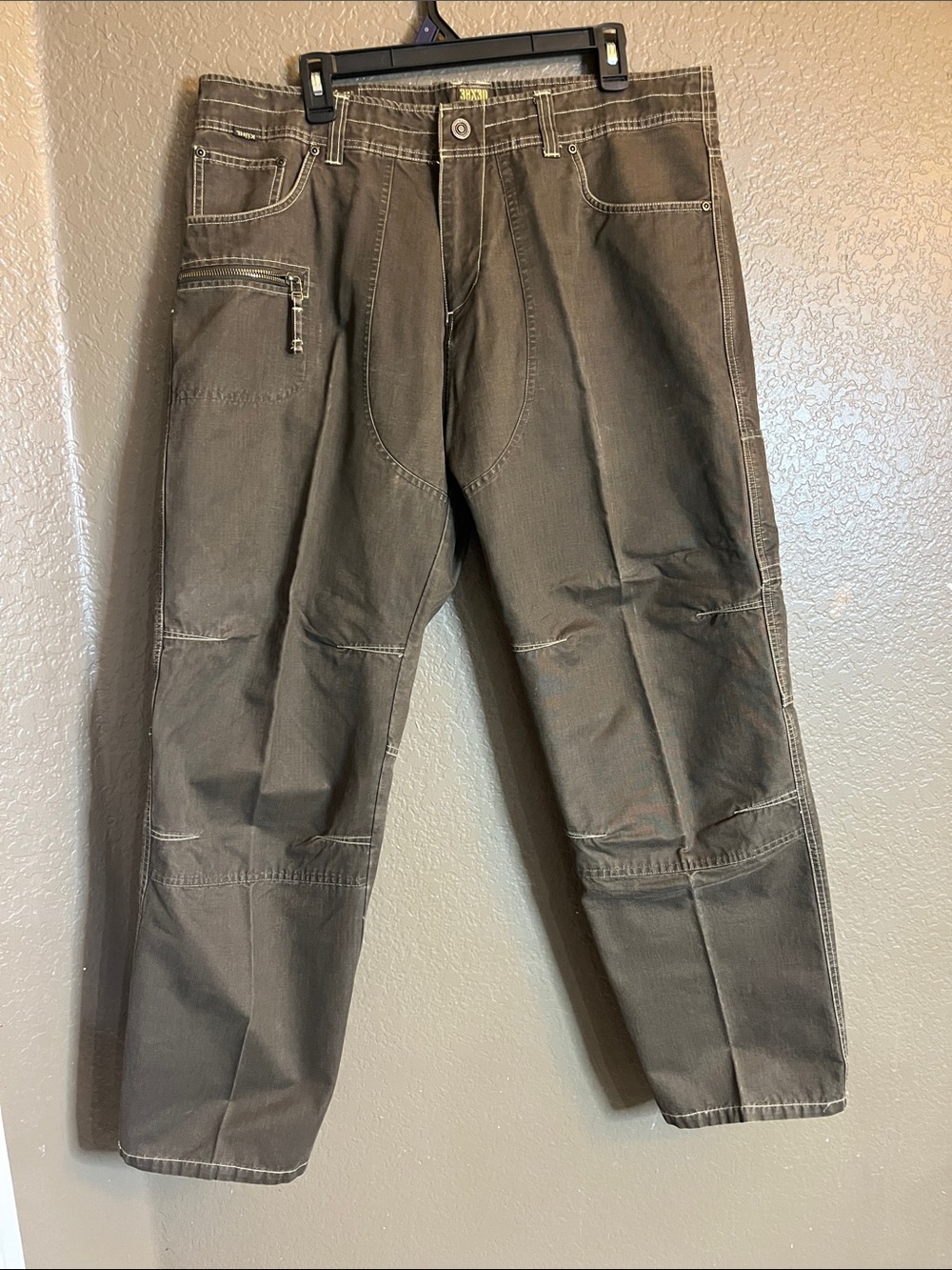 Kuhl Men's Cargo Pants in dark Brown size 38X30